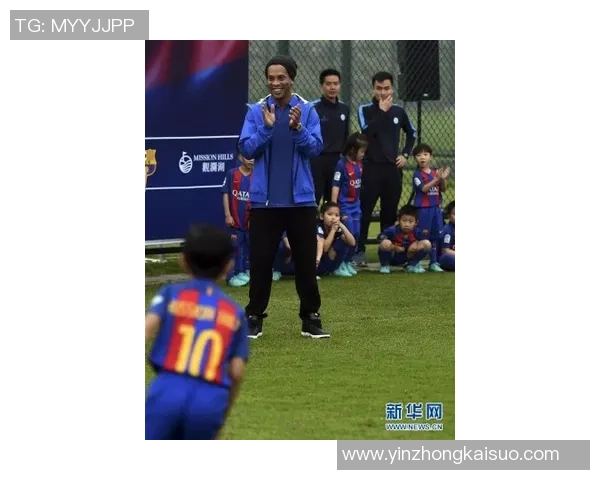 撒盐哥与足球明星的奇妙互动瞬间揭秘趣味背后的故事与友谊 撒盐哥与足球明星的奇妙互动瞬间揭秘趣味背后的故事与友谊