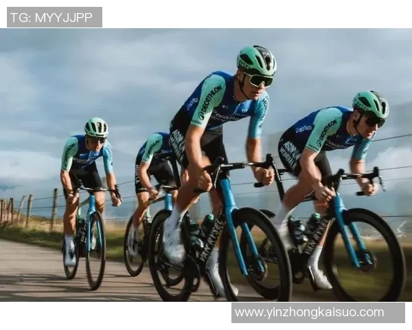 足球明星们的公路车之旅:速度与激情的完美结合 足球明星们的公路车之旅:速度与激情的完美结合