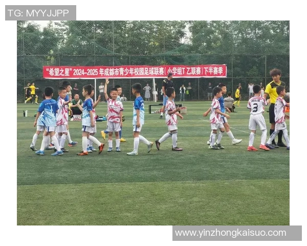 足球明星李明的儿子成长记:从小球员到未来的足球希望之星 足球明星李明的儿子成长记:从小球员到未来的足球希望之星